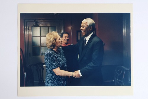 Nelson mandela shaking hands - mandela,