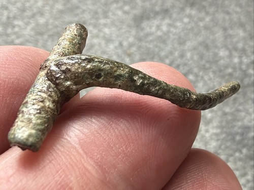 Celtic bronze tene brooch - bronze,
