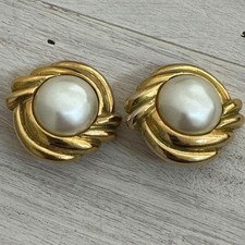 70s Vintage CHANEL Chanel fake pearl earrings 0.7*0.7 inch