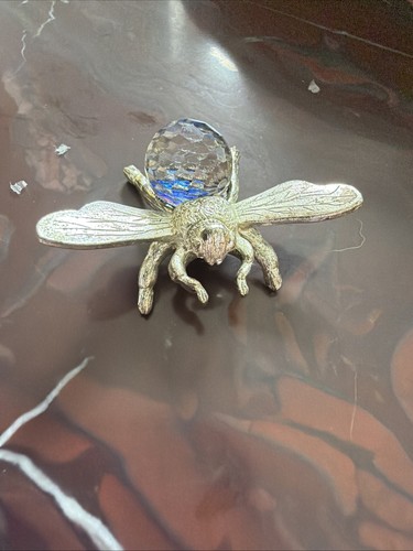 Exquisite flying insect metal - insect,