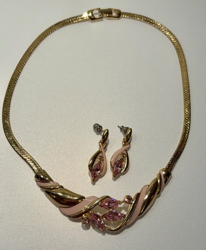 Vintage trifari gold - vintage, pink