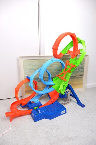 Hot wheels action loop - hot,