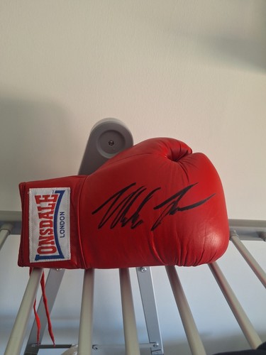 Pair mike tyson signed - mike,