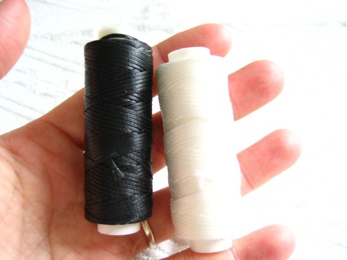 Flat black white - waxed, thread