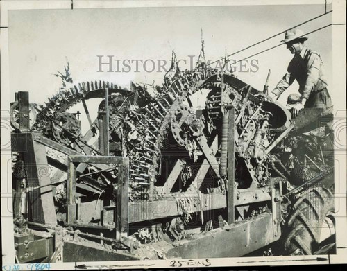 1947 press photo - press, works