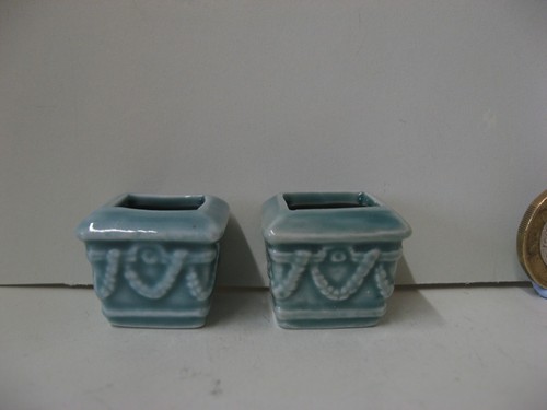 Dolls house pair of - 1/12,