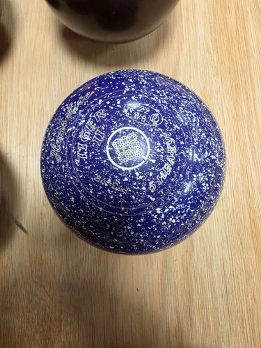 Hensilite lawn bowls size