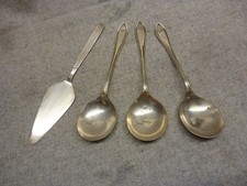 3X LOVELY ART DECO SOUP SPOONS AND CAKE SERVER SILVER PLATE VINERS SHEFFIELD