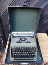 Vintage Olympia SM3 De Luxe Portable Typewriter- visually good order-NOT WORKING