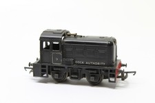 Triang R253 OO Gauge Dock