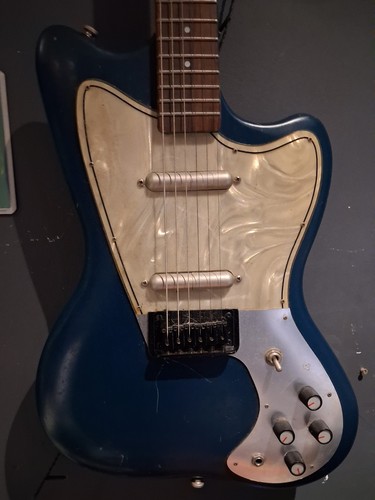 Danelectro dead baritone - dead, on