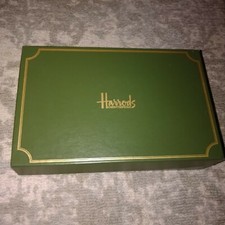 A FABULOUS BOXED HARRODS KNIGHTSBRIGE DOLLS TEA SET IN ORIGINAL BOX
