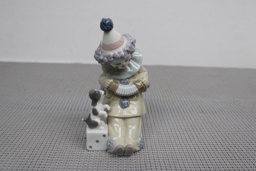 Lladro clown with accordion - lladro,