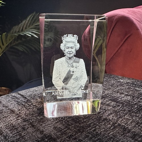 Queen elizabeth laser - ii, 3d