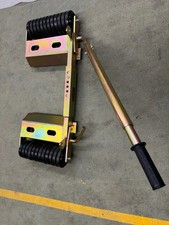 2x SELF JACKING SKATES