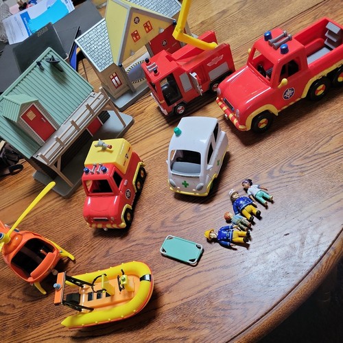 Fireman sam fire station - fireman,