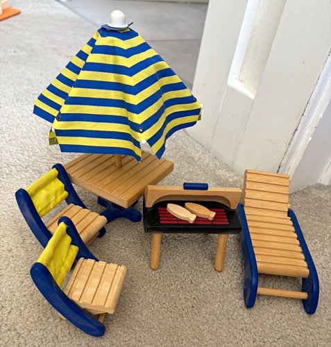 Pintoy wooden dolls house - wooden,