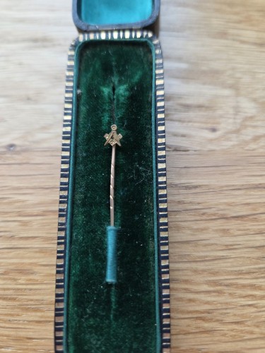 9ct gold masonic lapel pin - 9ct,