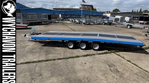 New car transporte trailer - car,