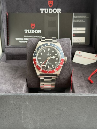 Tudor black bay gmt 41mm - black,