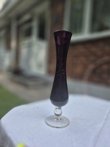 Vintage amethyst glass bud - glass,