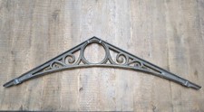 A DECORATIVE RECLAIMED VICTORIAN CAST IRON GREENHOUSE / ORANGERY BRACKET M1849