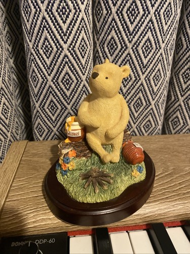 Disney winnie the pooh classic - winnie,