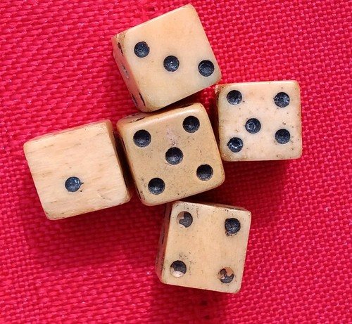 Very old miniature bone - ?, dice
