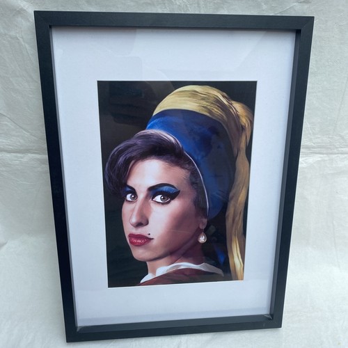 Framed amy winehouse girl - framed,