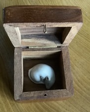 Mouse in a Box, Porcelain