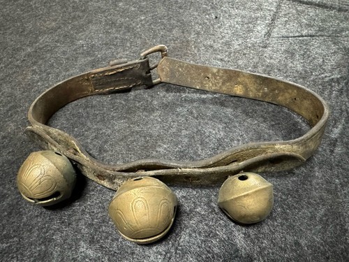 Antique brass petal crotal - 3,