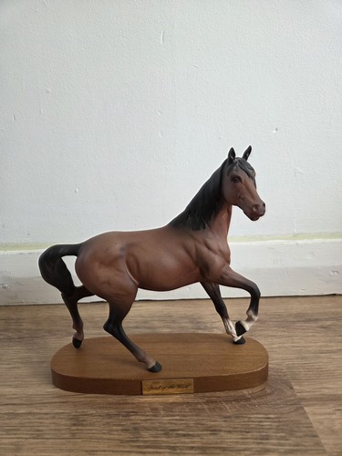 Royal dalton horse statue - dalton,