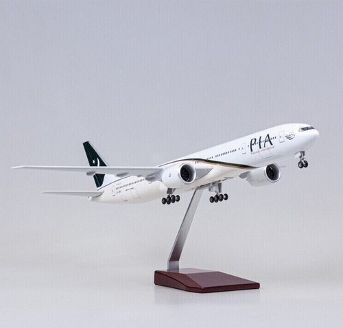 47cm 150 boeing b777 - 1:150, pia