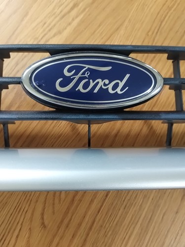 Ford fiesta front grille badge - front,