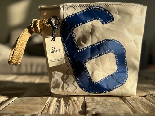Clutch with rope handle - , made