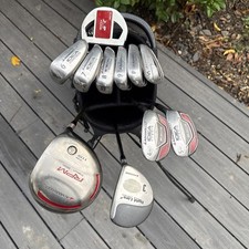 FULL RIGHT HANDED MENS ADAMS GOLF SET WITH A WILSON STAFF STAND BAG. FREE POST