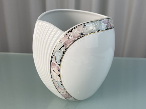 Kaiser porcelain vase 19cm 1 - porcelain,