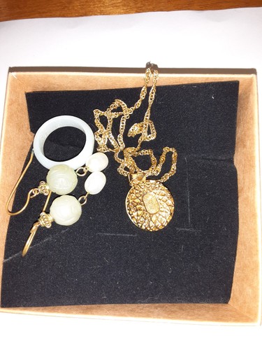 Jewelry lot goldtone and - 3,