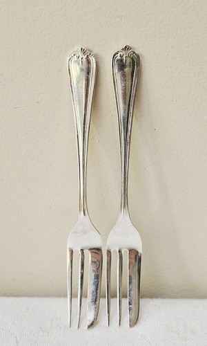 Jesmond pattern cake forks