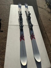 skis