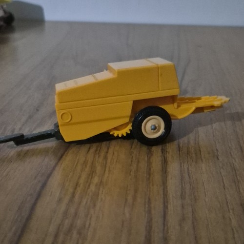 Yellow black diecast farm - diecast,