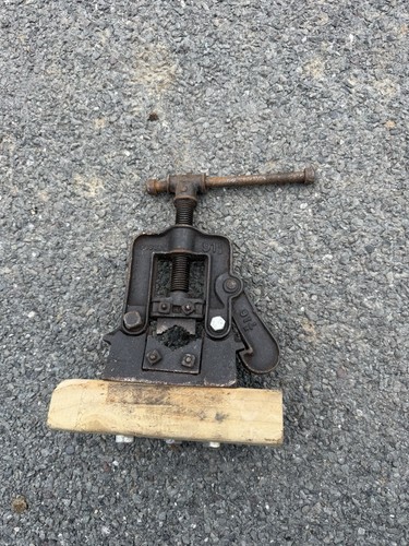 Record pipe vice - pipe,
