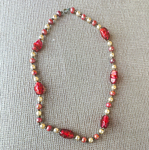 Red baroque glass cream - &,