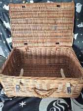 Medium Whicker Basket with Handle Storage Baskets