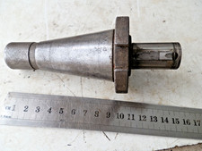 40 Int arbor with 22 mm diameter stub for milling cutter etc. 16 mm drawbar