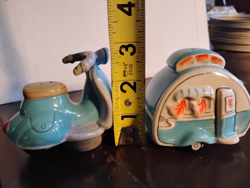 Sky blue retro camper - blue,