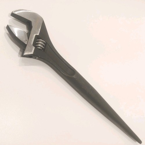 Twisted bay adjustable spanner - bay,