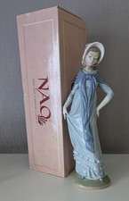 Nao Figurine by Lladro LADY