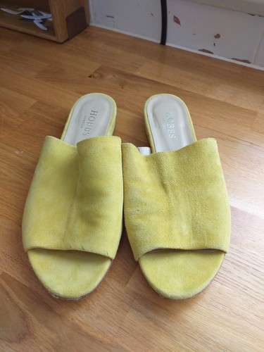 Hobbs yellow flat - yellow, form