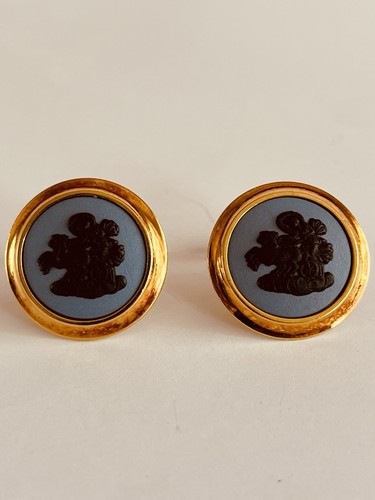 Wedgwood aurora chariot on - &,